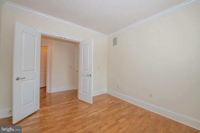 Building Photo - 5303 Parkview Dr