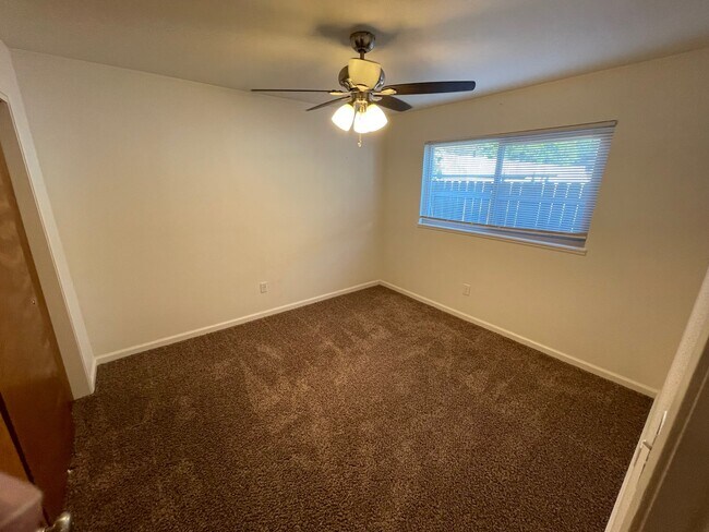 Building Photo - 1001 Sycamore St