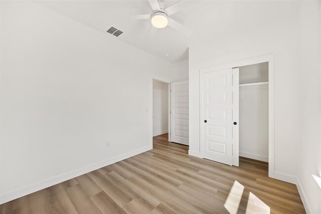 Building Photo - 260 Amaranta Ln