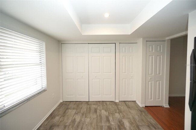 Building Photo - 305 S Westland Ave