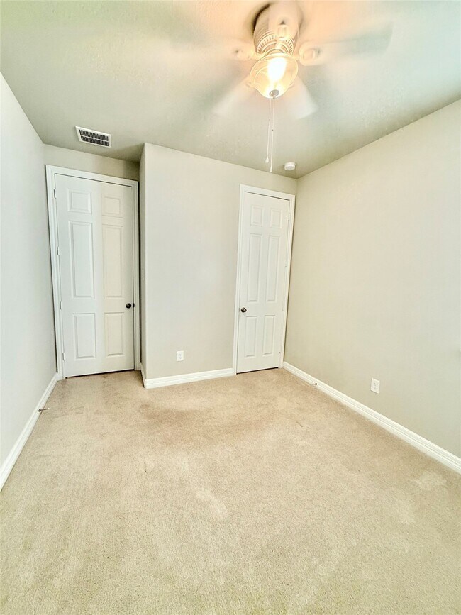 Building Photo - 15810 Tullich Knl Dr