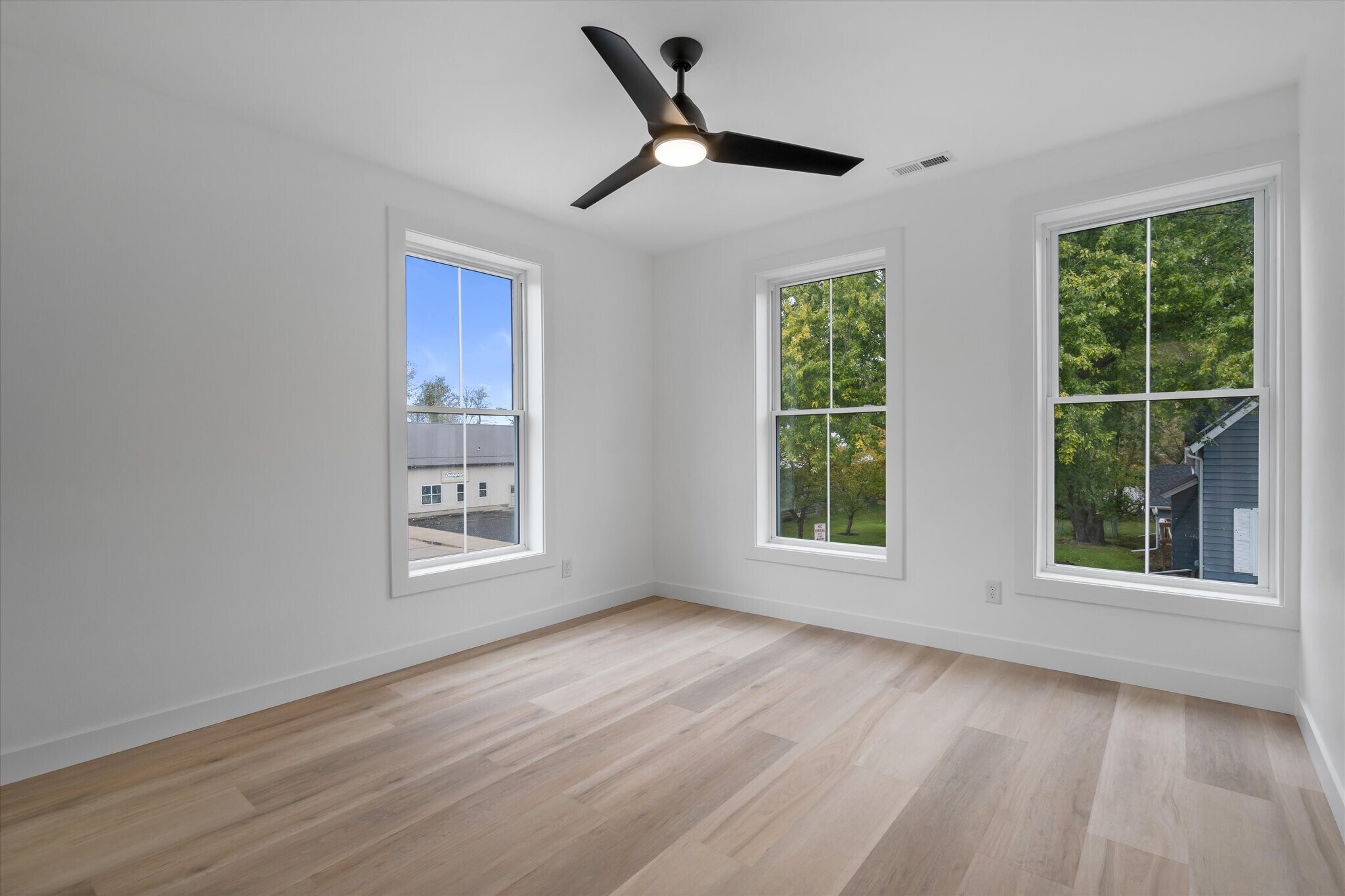 Building Photo - 308 Oak St