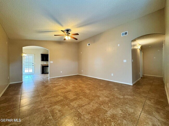 Building Photo - 13981 Sandy Rock Dr