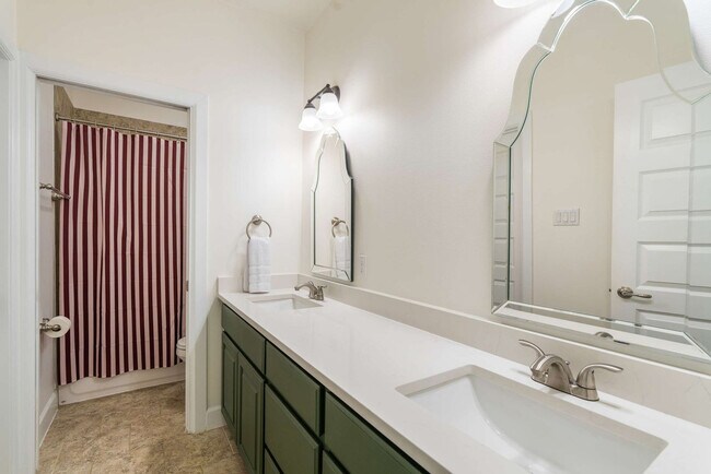 Building Photo - 13420 Trail Driver St