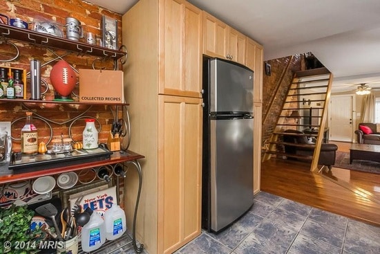 Building Photo - 825 S Linwood Ave