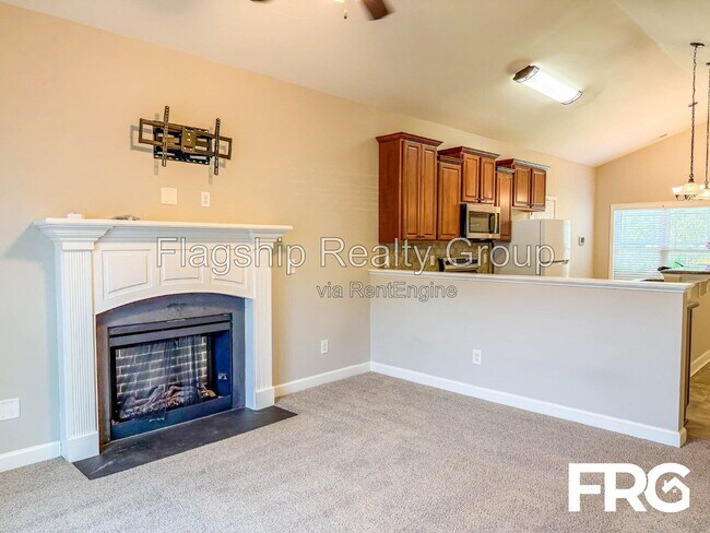 Building Photo - 103 Rolling Knoll Ct