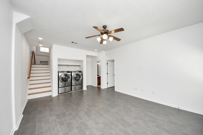 Building Photo - 1727 Aden Dr