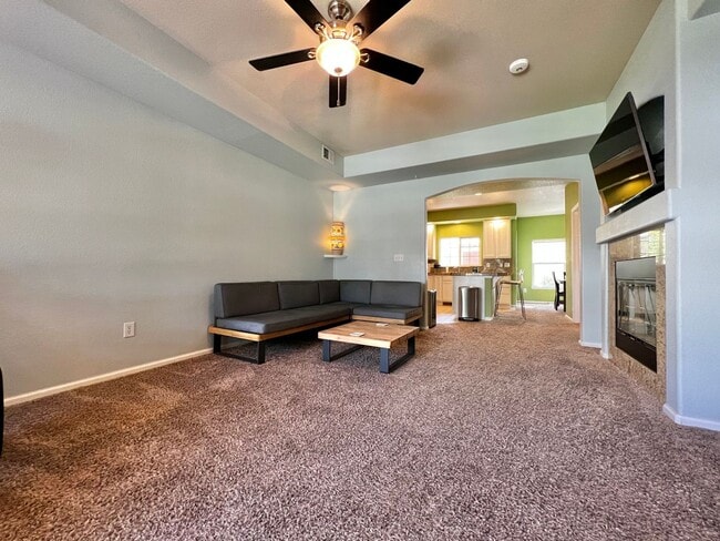 Building Photo - Beautiful 2 Bed 2.5 Bath Condo Near Observ...