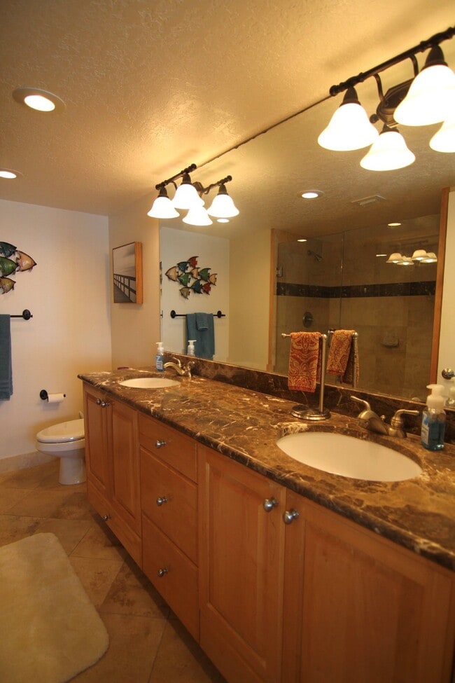 Building Photo - REEF CONDO DIRECT OCEAN FRONT