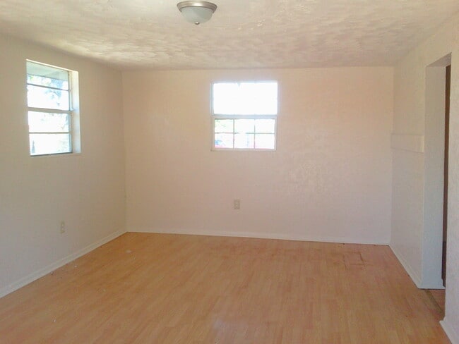Building Photo - 3BR/1BA with HUGE Backyard, Laminate Wood ...