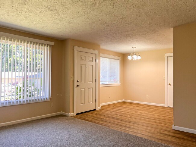 Building Photo - 2BD/1BA DUPLEX W/ GARAGE &YARD IN SALEM