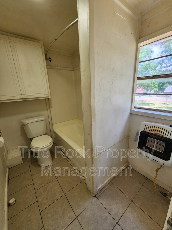 Building Photo - 104 Osage St
