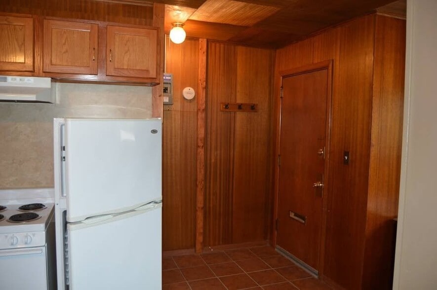 Building Photo - 4826 W Old Lincoln Way