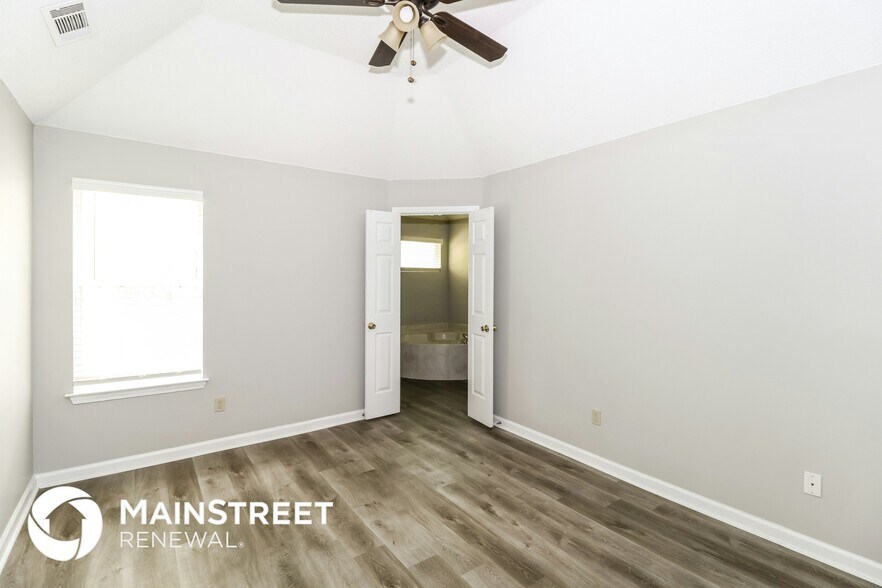 Building Photo - 3761 Clarion Dr