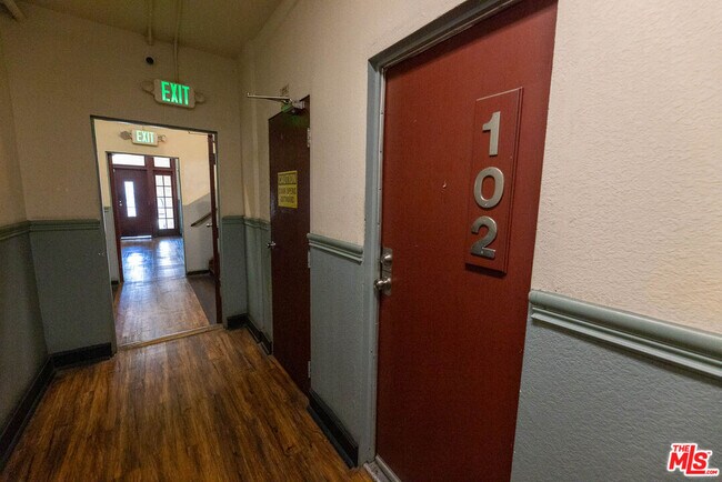 Building Photo - 661 Shatto Pl