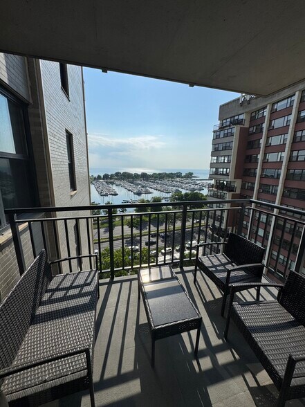 Primary Photo - 3430 N Lake Shore Dr