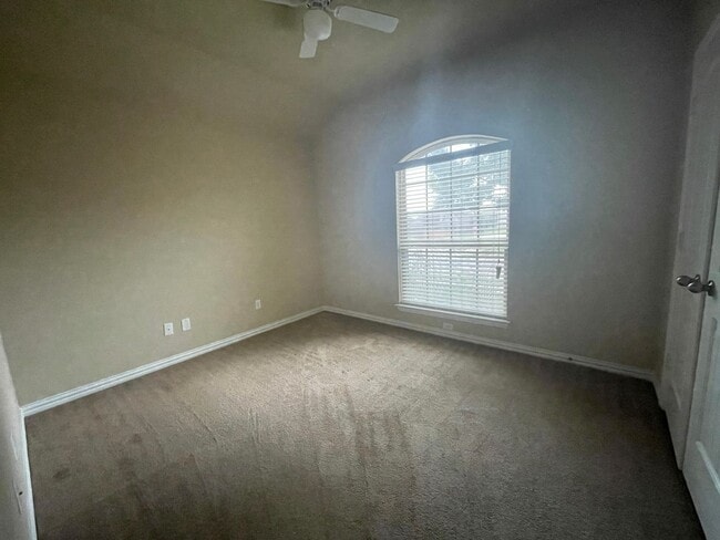 Building Photo - 6401 Alabaster Dr