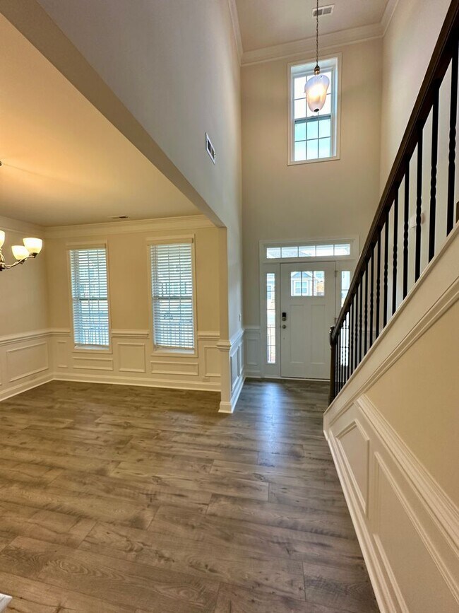 Building Photo - Beautiful 4BR/3BA Home in Falls Cove @ Lak...