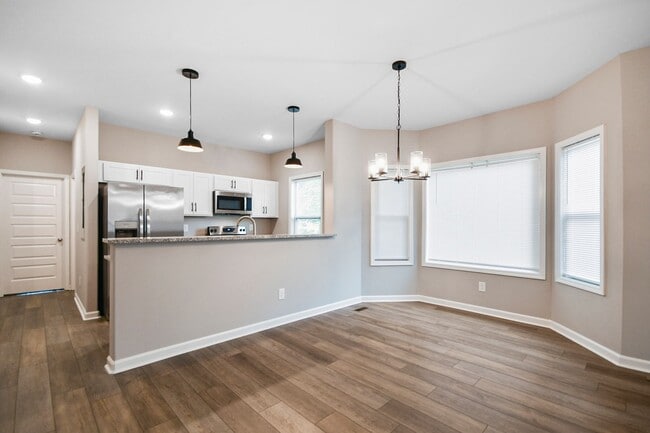 Building Photo - Pet Friendly Three Bedroom!
