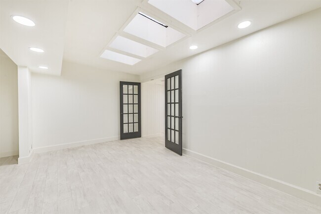 Building Photo - 2505 Watertown Mall St