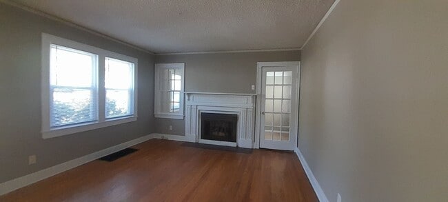 Building Photo - 202 N Howell Ave