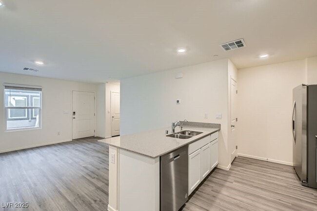 Building Photo - 4859 Wine Rdg Ave