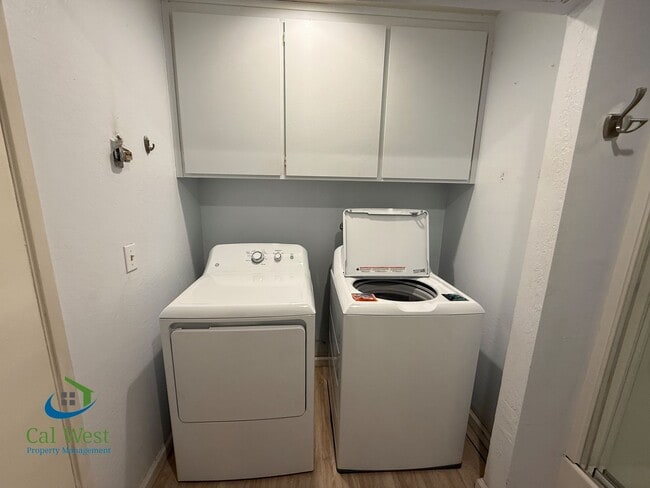 Building Photo - $2600 - 2 Beds/1 Bath Updated Condo in Gilroy