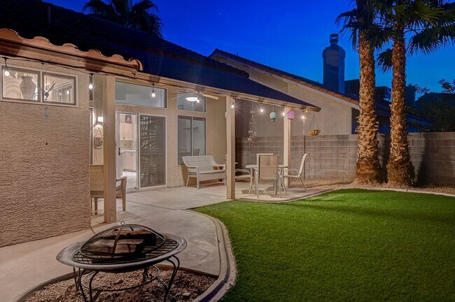 Building Photo - Henderson Single-Story Gem with Gas Firepl...