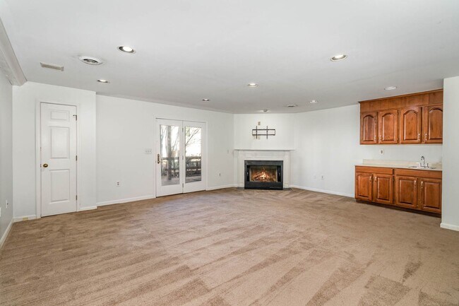 Building Photo - 2039F Raleigh Rd