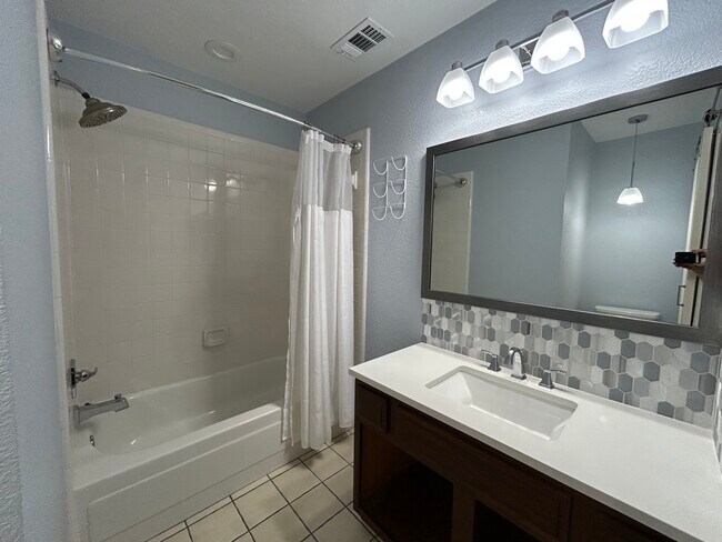 Building Photo - 2320 Aquaduct Dr
