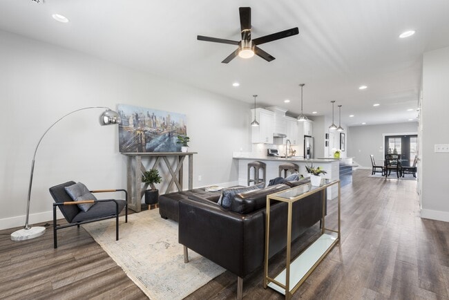 Building Photo - 1734 Pecan St