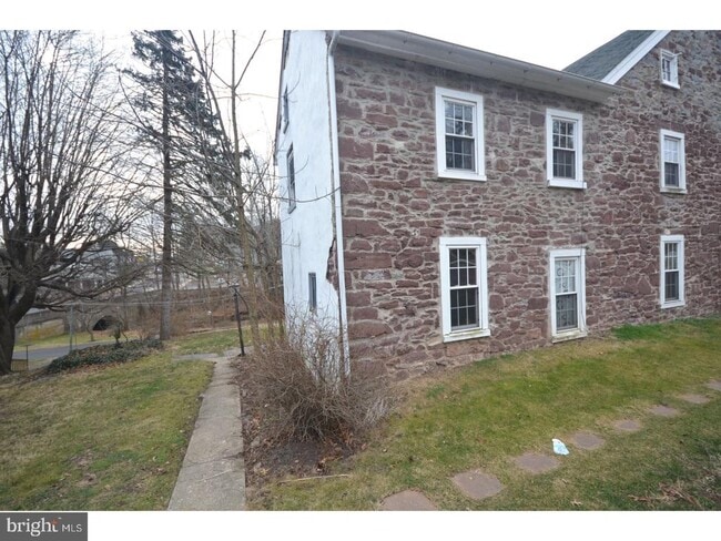 Building Photo - 130 Game Farm Rd