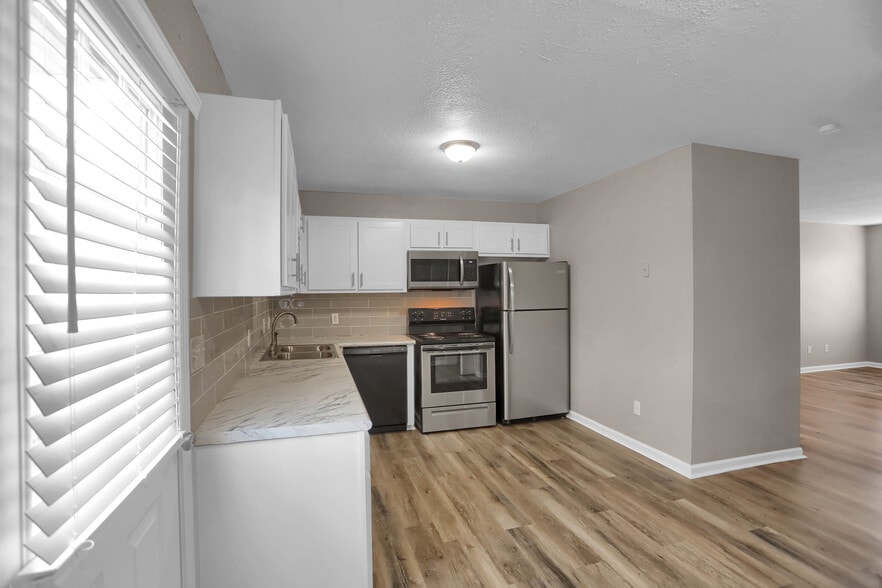 Beautifully Update Kitchen - Oaklawn Heights