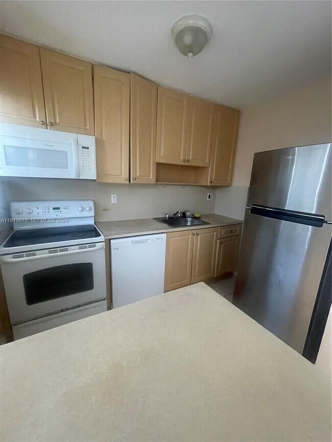 Building Photo - 110 SE 2nd St