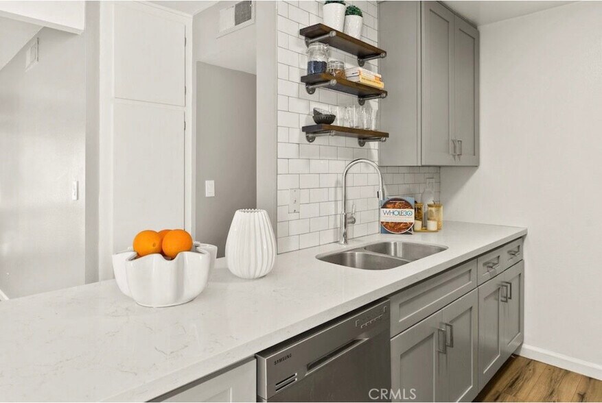 Building Photo - 18620 Hatteras St