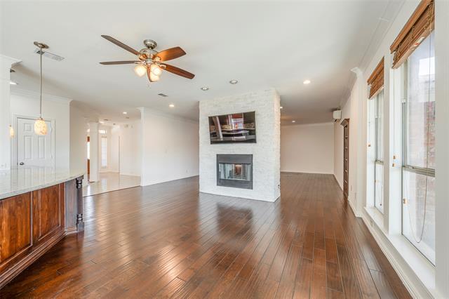 Building Photo - 917 Crestview Dr