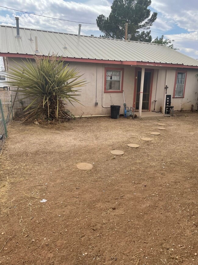 Building Photo - 1307 E Gallego Ave