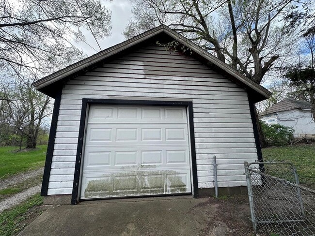 Building Photo - 101 Buchanan-