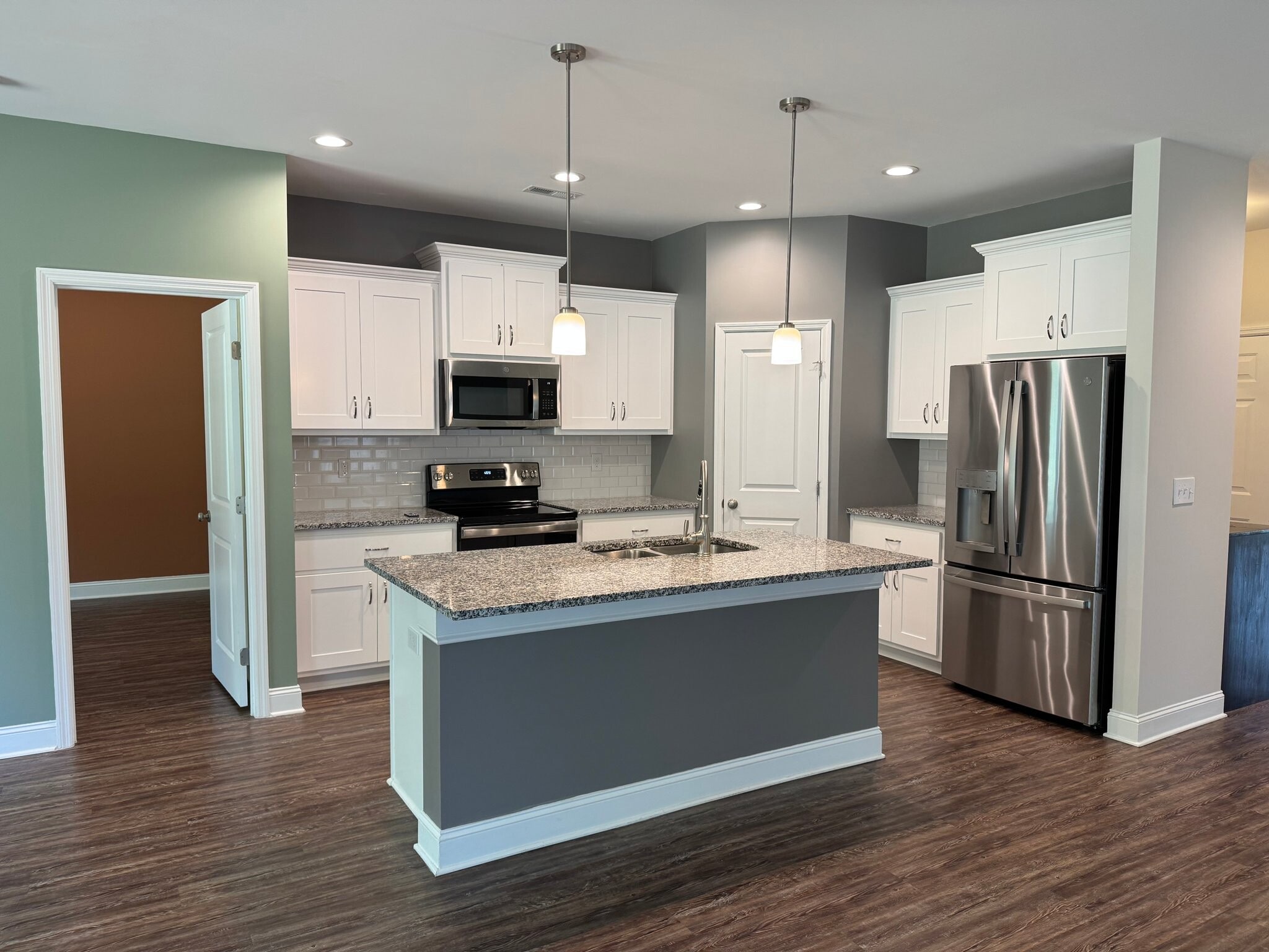 Building Photo - 27244 McKenna Dr