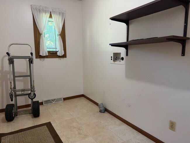 Building Photo - 54 Longview Dr
