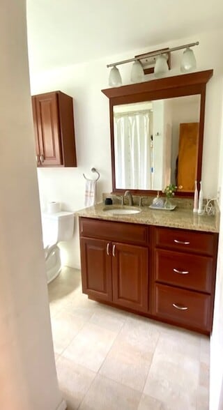 Building Photo - 122 N Kenosha Dr