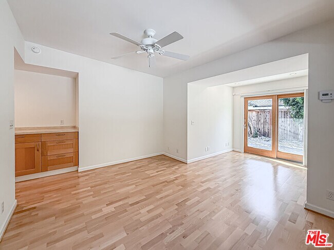 Building Photo - 2123 Sycamore Canyon Rd