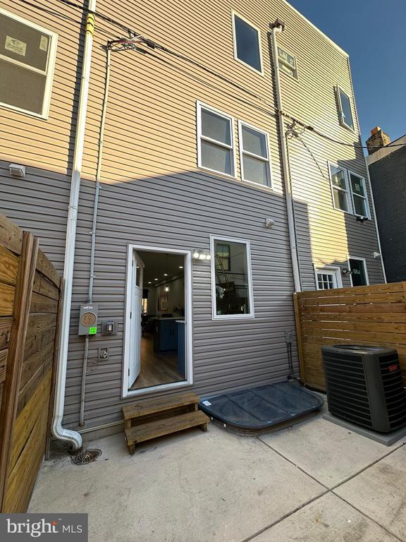 Building Photo - 1636 S Bailey St