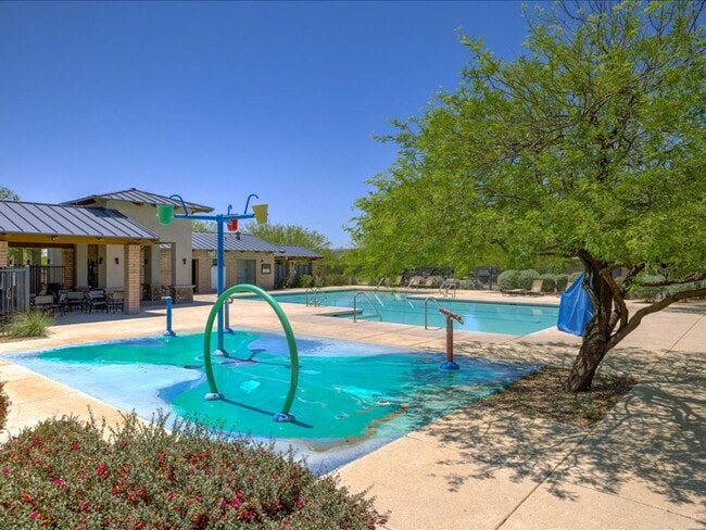 Building Photo - 3 Bedroom 2.5 Bathroom