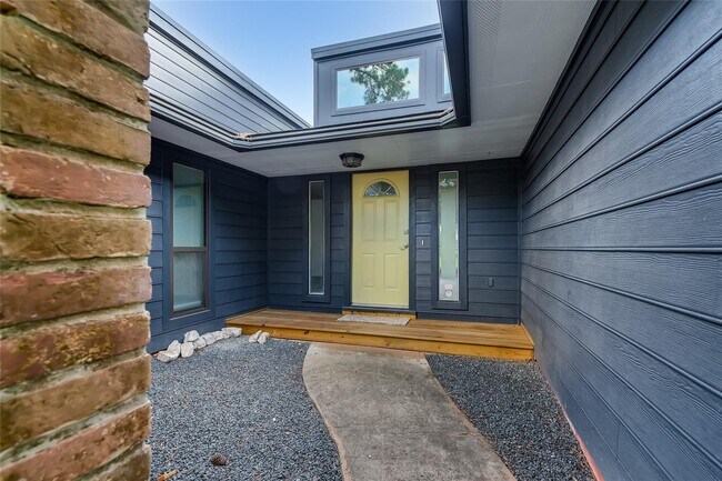 Building Photo - 946 Mesa Terrace Dr