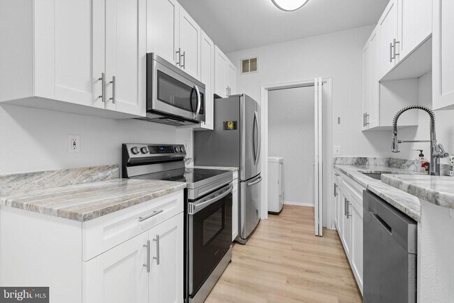 Building Photo - 1581 Spring Gate Dr.