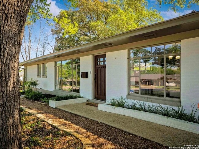 Building Photo - BEAUTIFUL TERRELL HEIGHTS 2-BEDROOM HOME ON LARGE CORNER LOT