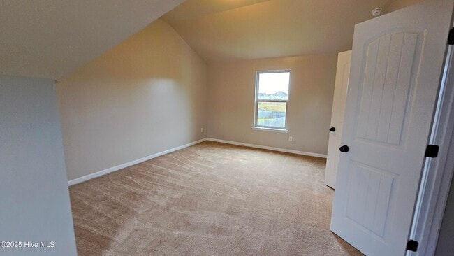 Building Photo - 302 SW Plantation Dr