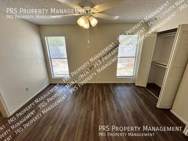 Building Photo - 3226 N Sycamore Pl