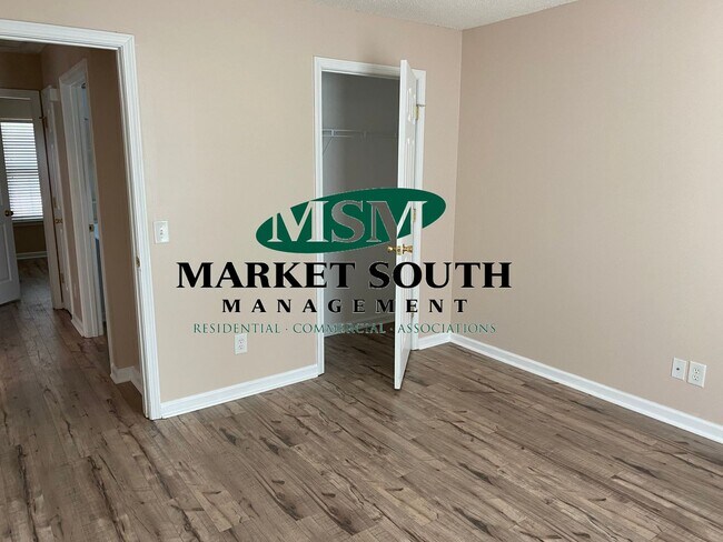 Building Photo - **APPLICATION PENDING!!**  BENTON BLVD BEAUTY -- ARBOR VILLAGE